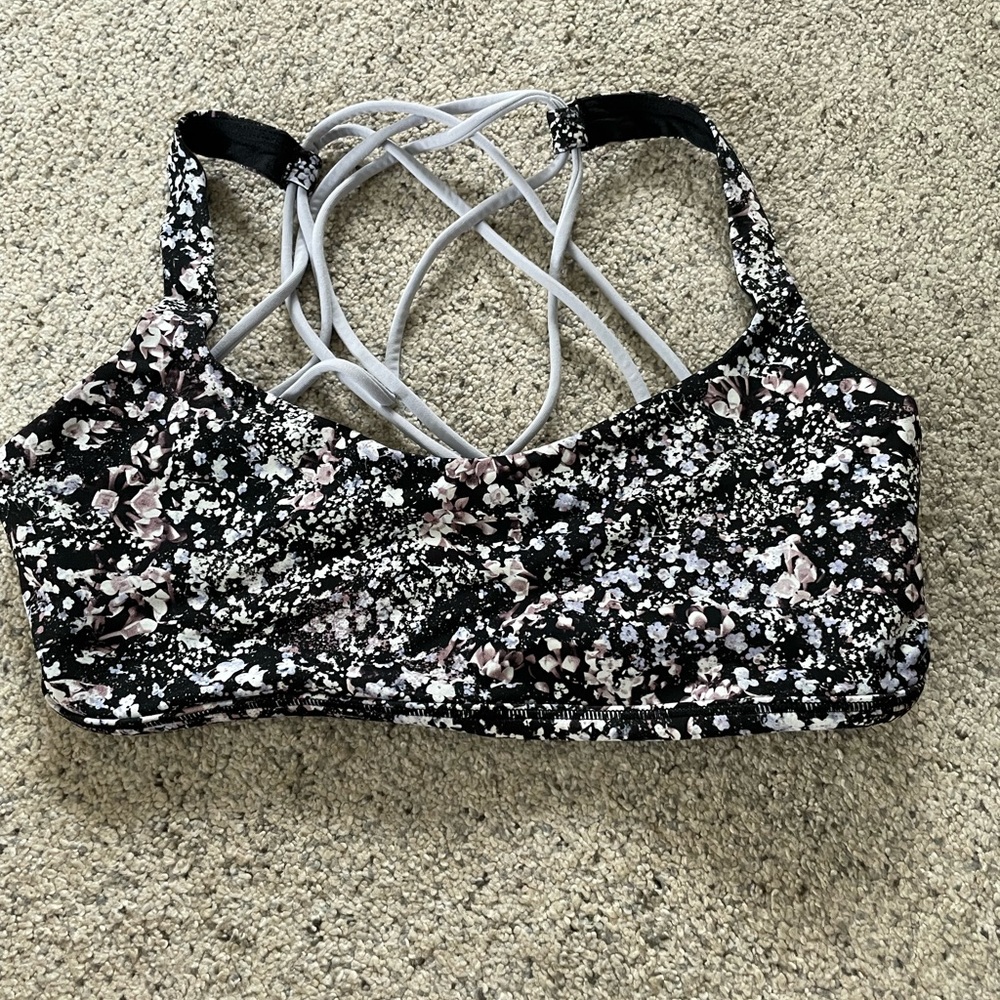 Lululemon sports bra